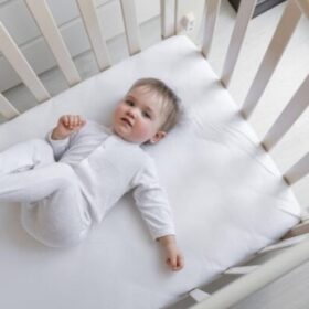 Scutec impermeabil bebe - tesatura prosop bumbac, 100x100 cm - alb