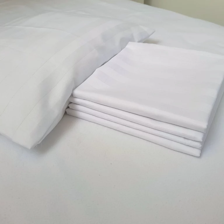 PROMO Pachet 4 fete de perna Hotel 40x40 cm, 100% bumbac, Damasc cu latime dungi de 2 cm, alb