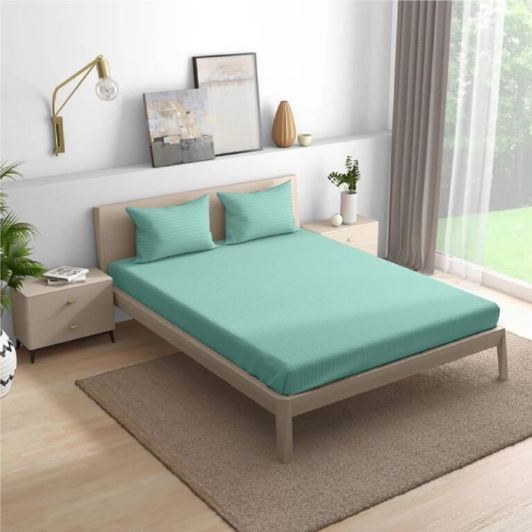 Pachet husa de pat cu elastic si fete perna 50x75 cm - Finet damasc saten, verde menta