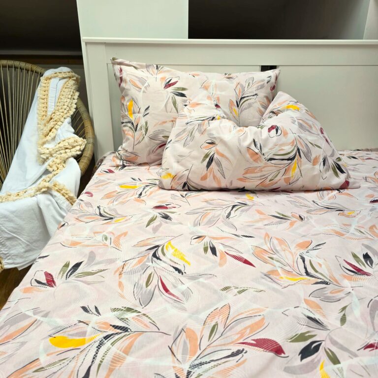 Pachet cearceaf de pat 220x240 + 2 fete de perna 50x70 cm, tesatura clasica neteda, 100% bumbac, 010