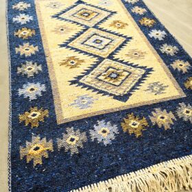 Covor tesut - Decor traditional, fond albastru si nuante de crem – 02
