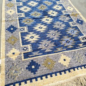 Covor tesut - Decor traditional, fond albastru si nuante de crem – 04 - imagine 12
