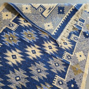 Covor tesut - Decor traditional, fond albastru si nuante de crem – 04 - imagine 9