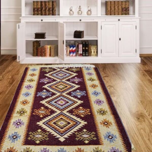 Covor tesut - Decor traditional, fond  maro si nuante de crem – 02
