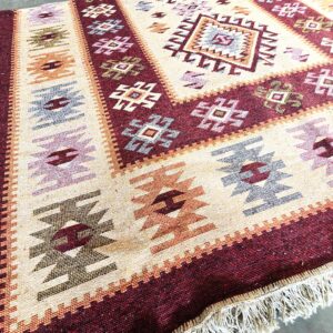Covor tesut - Decor traditional, fond bordo si nuante de crem – 07 - imagine 4