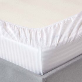 Husa de pat cu elastic, 100% bumbac, Damasc cu latime dungi 1 cm, alb