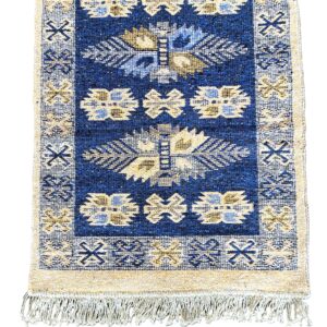 Covor tesut - Decor traditional, fond albastru si nuante de crem – 011