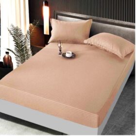 Husa de pat cu elastic Kotonia Home Deco, 100% bumbac, Damasc Saten, dimensiune dungi 1 cm, Huzelnut