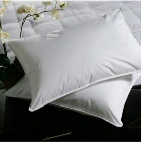 Perna de dormit Kotonia Home - 50x70 cm, cu umplutura puf siliconizat, 900 gr/mp, alba