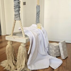 Pachet patut Kotonia Home Bebe - pled gofrat alb si cearceaf pat ranforce - 120x150 cm, decor iepurasi - imagine 2