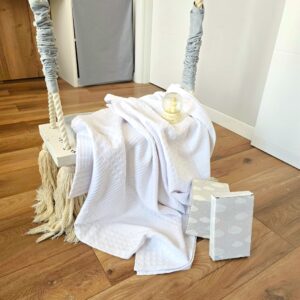Pachet patut Kotonia Home Bebe - pled gofrat alb si cearceaf pat ranforce - 120x150 cm, decor iepurasi - imagine 6