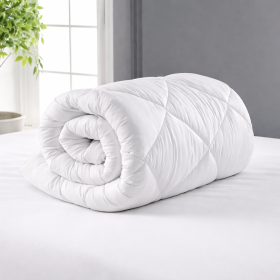 Pilota matlasata Kotonia Home, 180×200 cm pentru iarna, 300 g/mp, alba