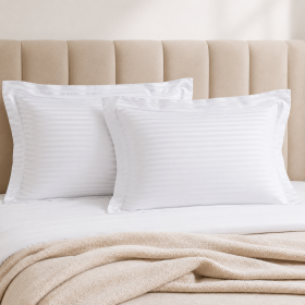 Set 2 fete perna Kotonia Home Hotel - Damasc cu dungi de 1 cm cu rame decorative Oxford, 100% bumbac, alb