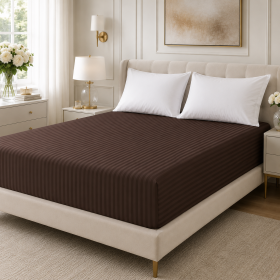 Husa de pat cu elastic Kotonia Home Deco, 100% bumbac, Damasc Saten, dimensiune dungi 1 cm, Ciocolata