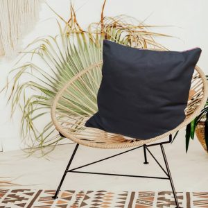 Fata de perna decor Kotonia Home - 50x50 cm, 100% bumbac, creton uni impermeabil, negru cu paspoal decorativ contrastant - imagine 2