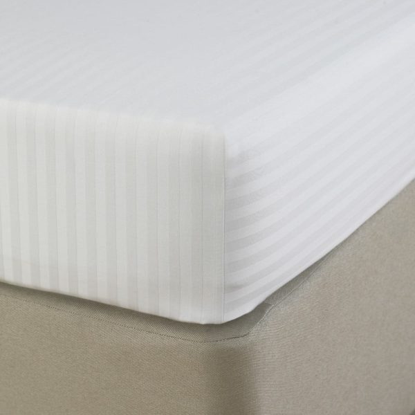Husa cu elastic pentru pat Kotonia Home - 100% bumbac, Damasc cu latime dungi 2 cm, alb