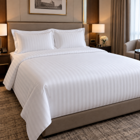 Lenjerie de pat Kotonia Home Hotel, 2 persoane, 100% bumbac, Damasc cu latime dungi 2 cm, alb